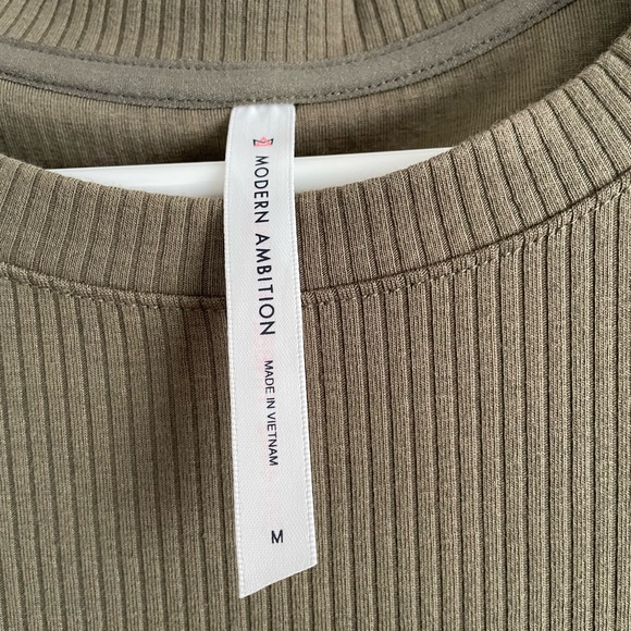 Brand new dress with pockets both sides - Picture 2 of 8